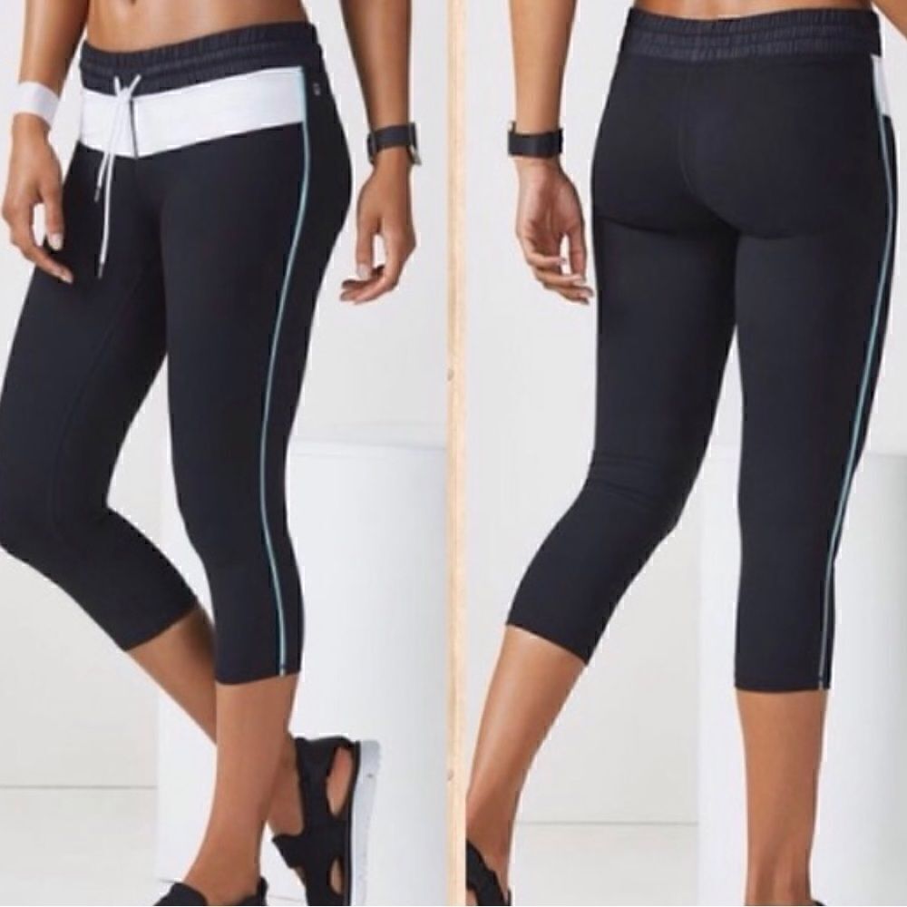 Fabletics Beckham Active Capri Leggings Black Women’s Size M NWOT